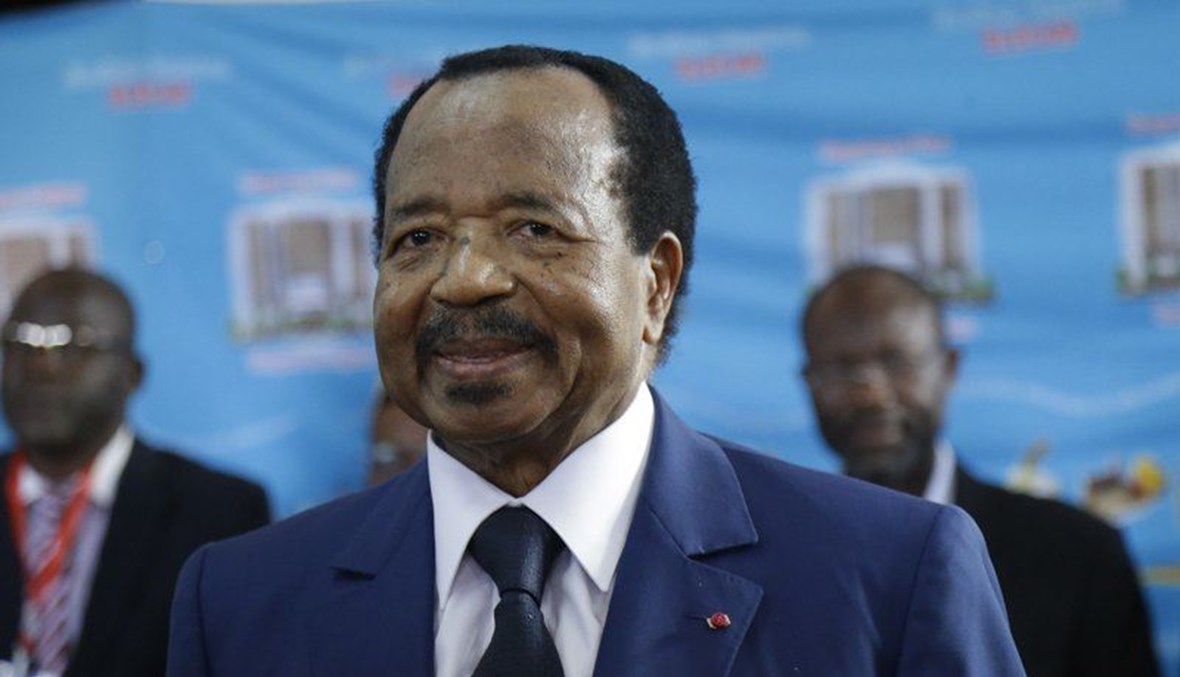 صورة أرشيفية- الرئيس الكاميروني بول بيا خلال الإدلاء بصوته خلال الانتخابات الرئاسية في ياوندي (7 ت1 2018، أ ب). 