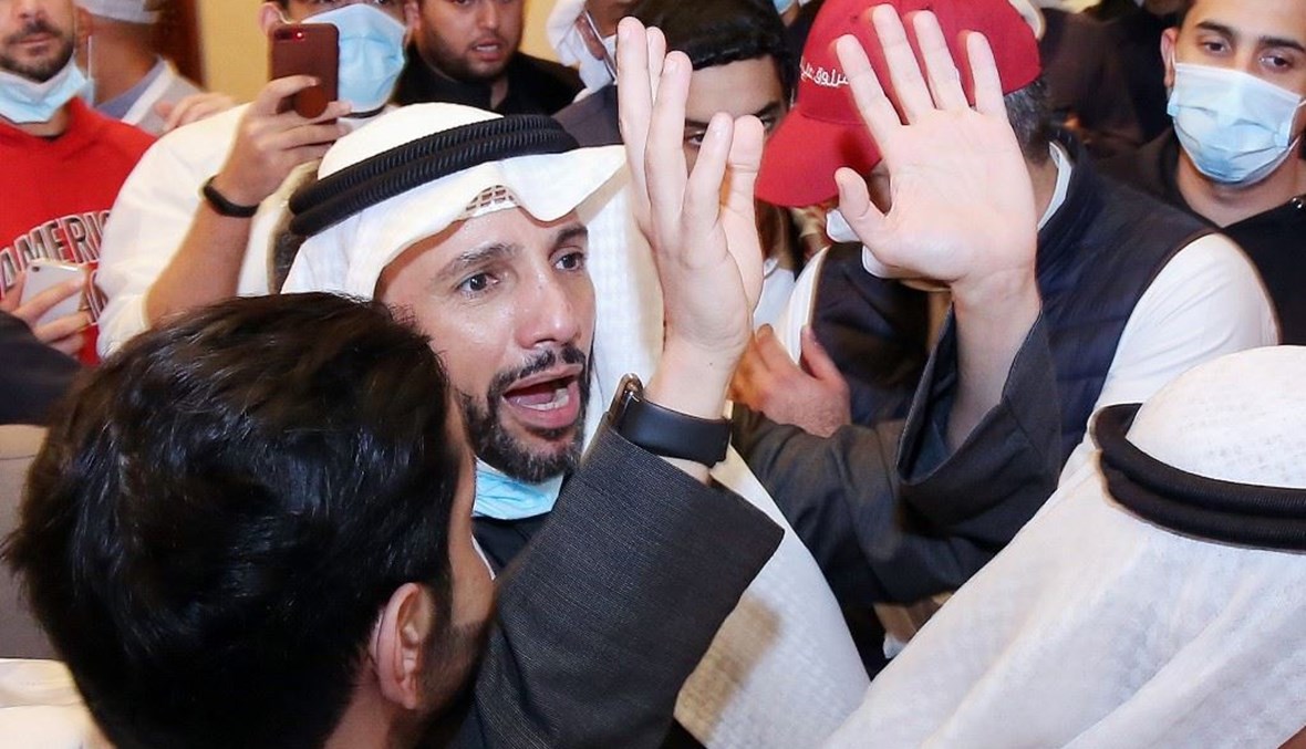 رئيس مجلس الأمة الكويتي مرزوق الغانم يحتفل بفوزه في الانتخابات أمس.(أ ف ب)