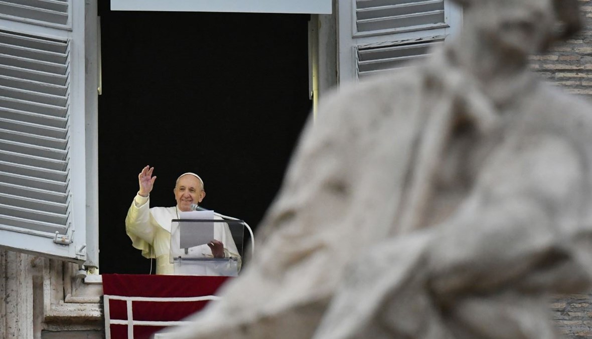 البابا فرنسيس خلال صلاة التبشير الملائكي في الفاتيكان (6 ك1 2020، أ ف ب). 