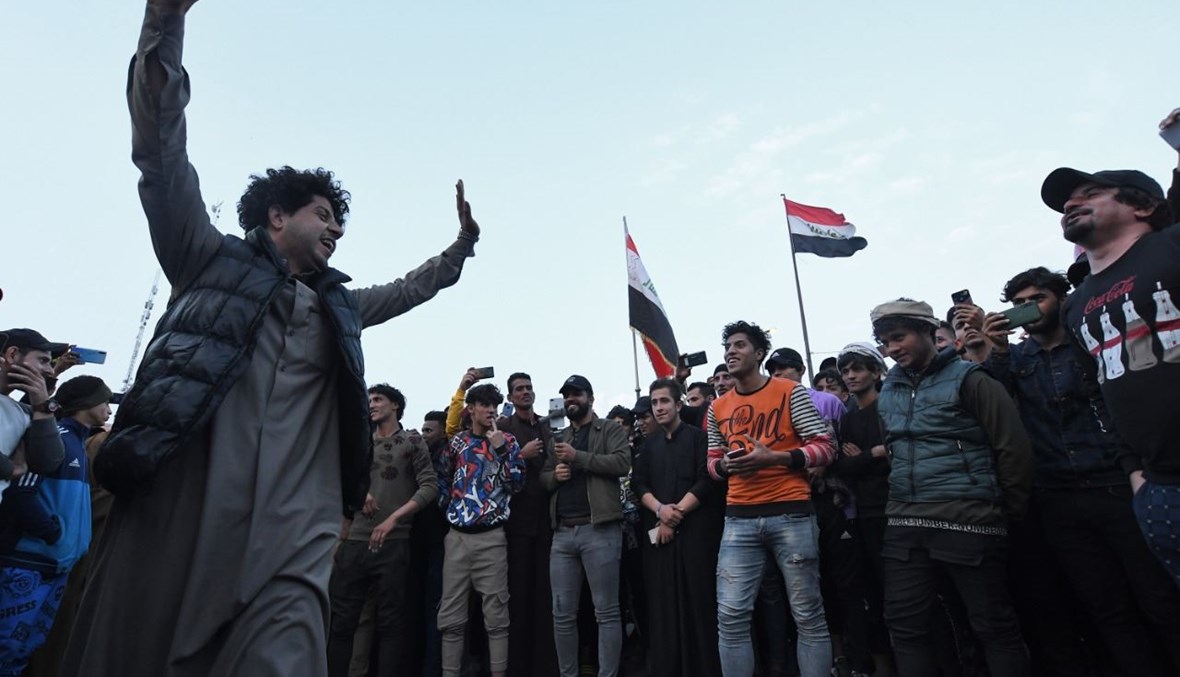 متظاهرون عراقيون تجمعوا في ساحة الحبوبي بمدينة الناصرية الجنوبية (4 ك1 2020، أ ف ب). 