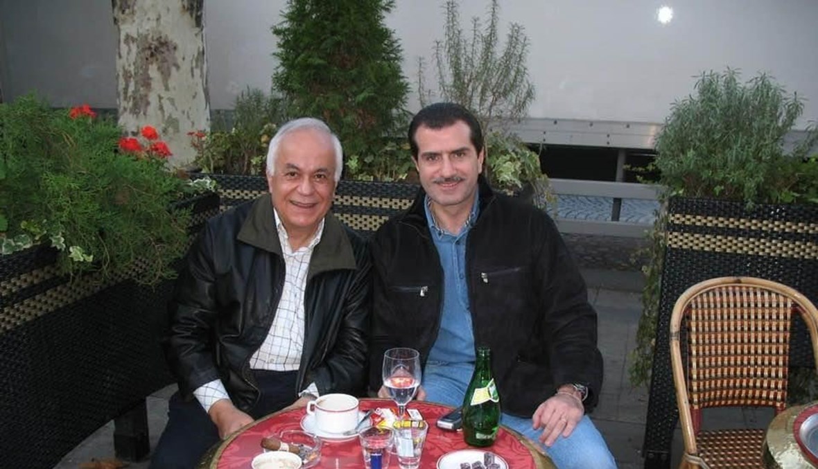 الشهيد جبران تويني مع الكاتب مروان نجار في باريس.