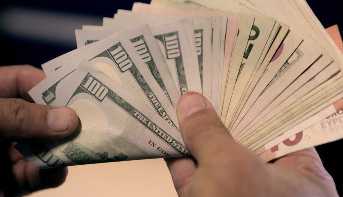 كم سجل سعر صرف الدولار في السوق السوداء اليوم؟