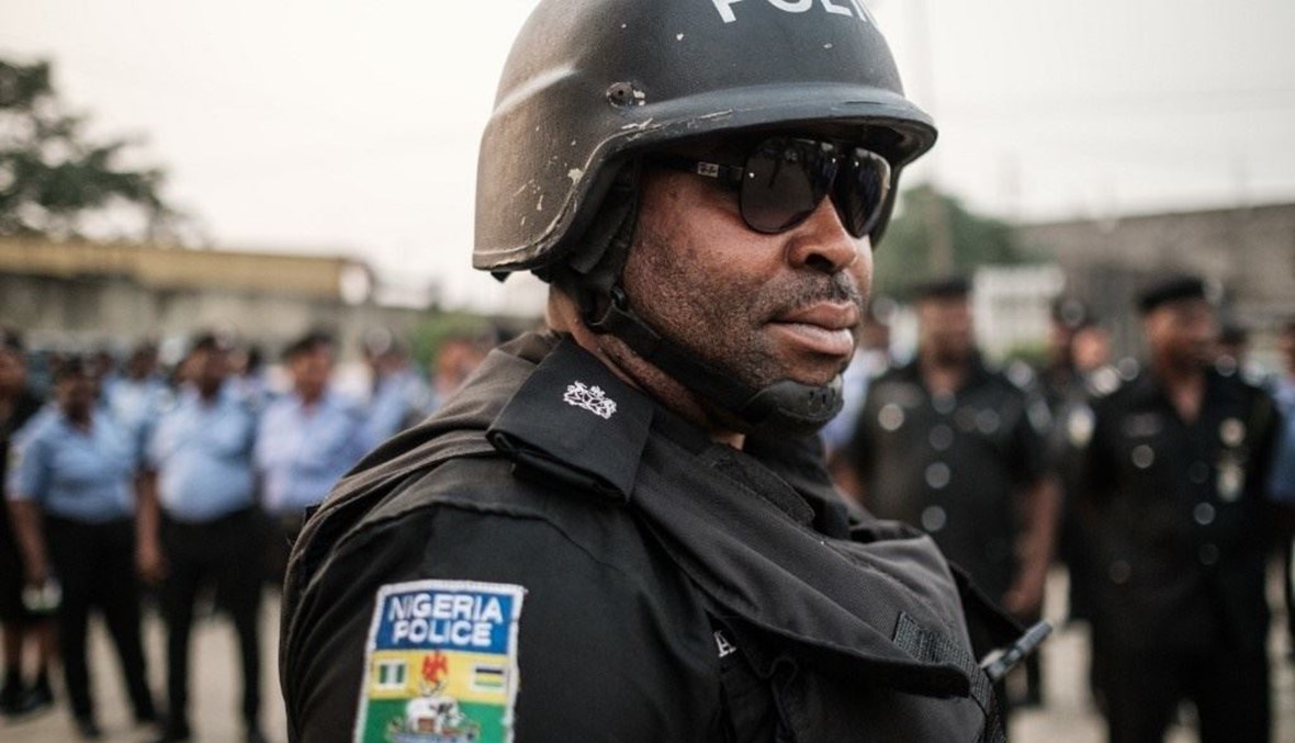 عنصر من الشرطة النيجيرية (أ ف ب).