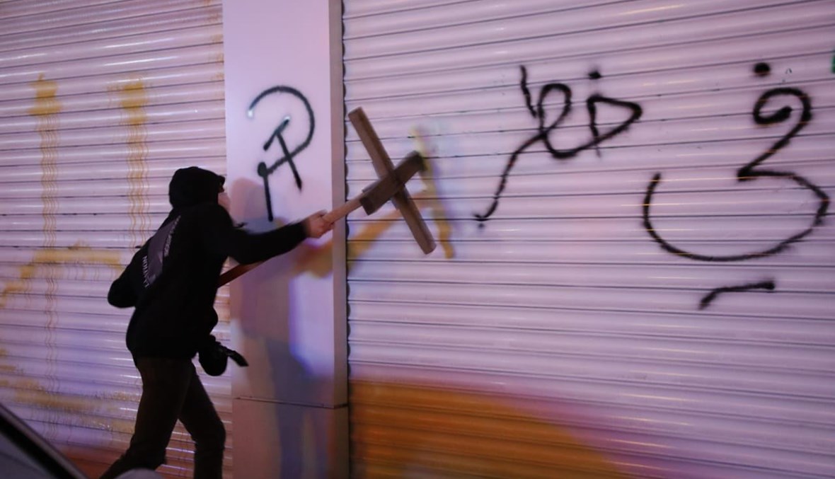 بالصور والفيديو- "يوم الغضب الطالبي"... الحمراء أشعلت ليل بيروت