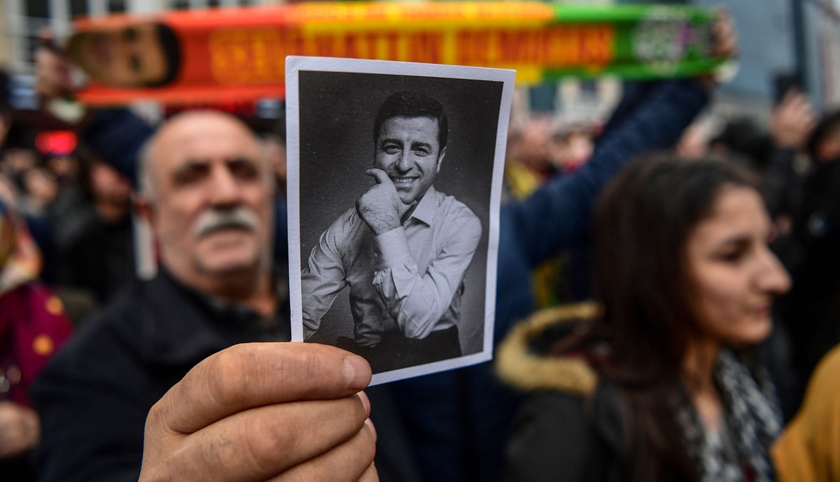 تظاهرة مندّدة باعتقال المعارض صلاح الدين دميرتاش في أنقرة (أ ف ب).