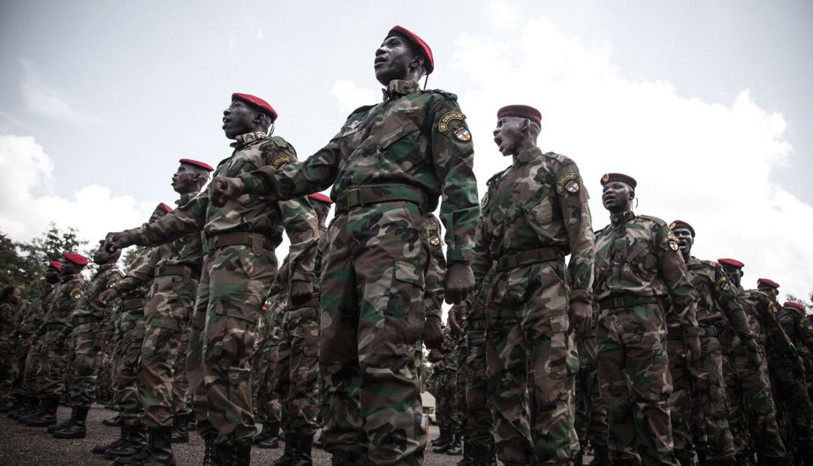 مجندون جدد في القوات المسلحة لجمهورية إفريقيا الوسطى خلال عرض بيرنغو.(4 آب 2018، أ ف ب). 
