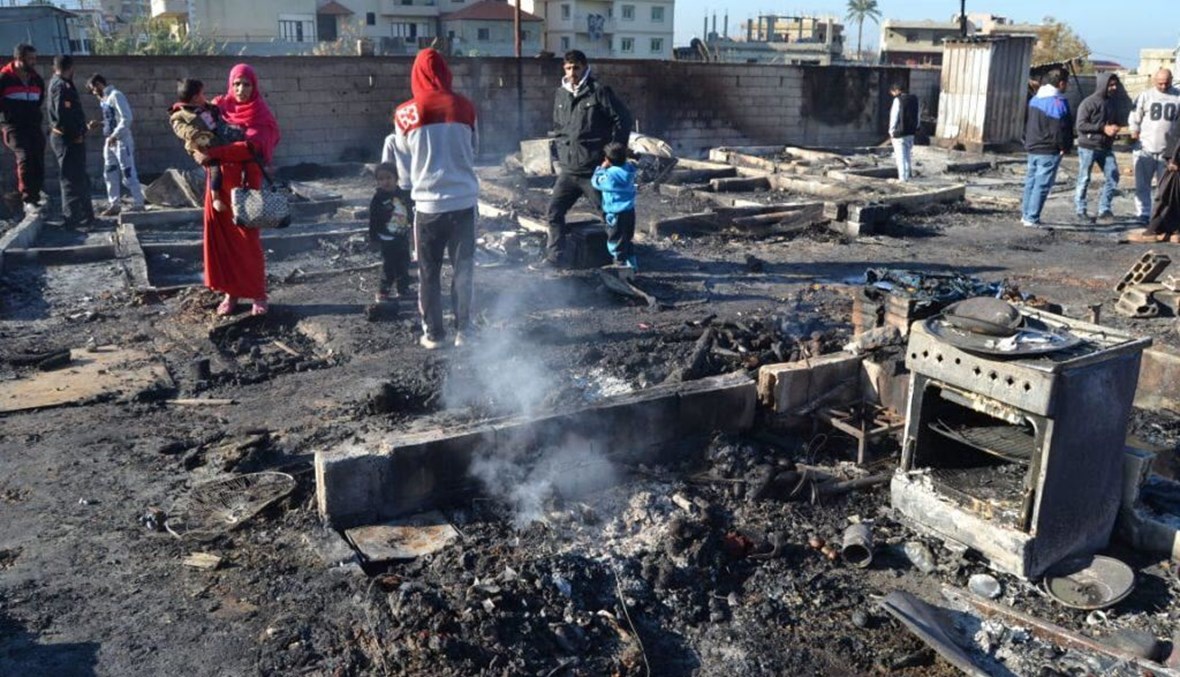 مخيم النازحين في بحنين بعد إحراقه.