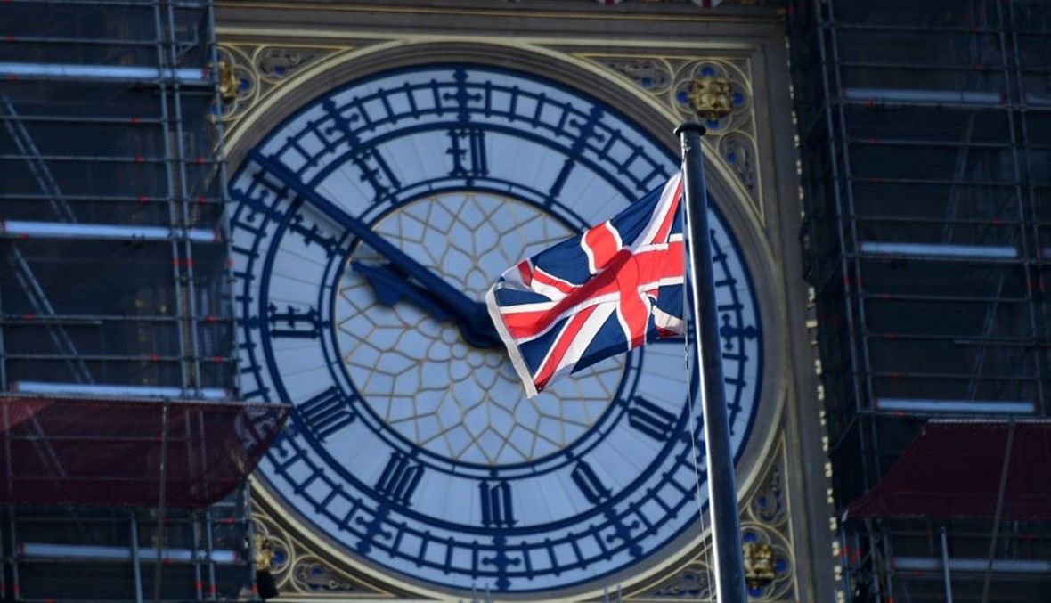 العلم البريطاني وساعة بيغ بين في لندن (أ ف ب).