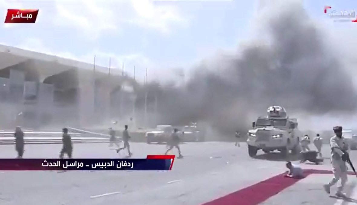 انفجار في مطار عدن مباشرة على الهواء.