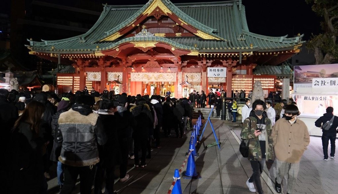 اليابان تحتفل برأس السنة برغم قيود كورونا (أ ف ب).