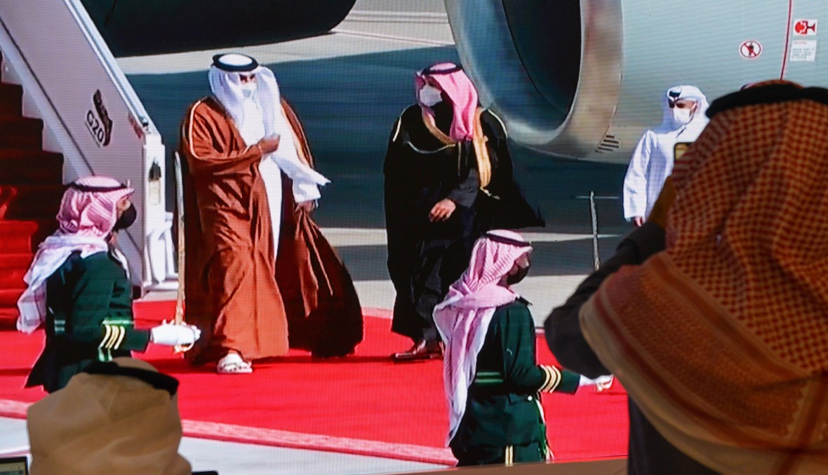 ولي العهد السعودي في استقبال الأمير القطري في 5 كانون الثاني 2021 (الصورة من أ ف ب).