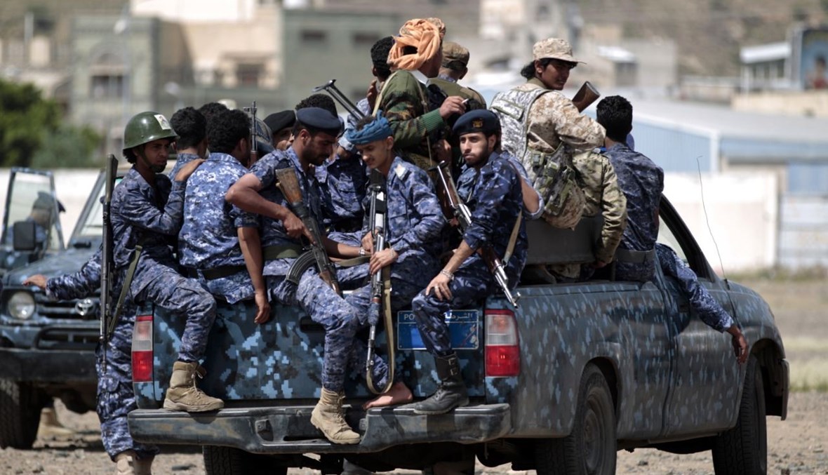 عناصر من الشرطة الحوثية في دورية عسكرية في العاصمة صنعاء (17 أيلول 2019، أ ف ب). 