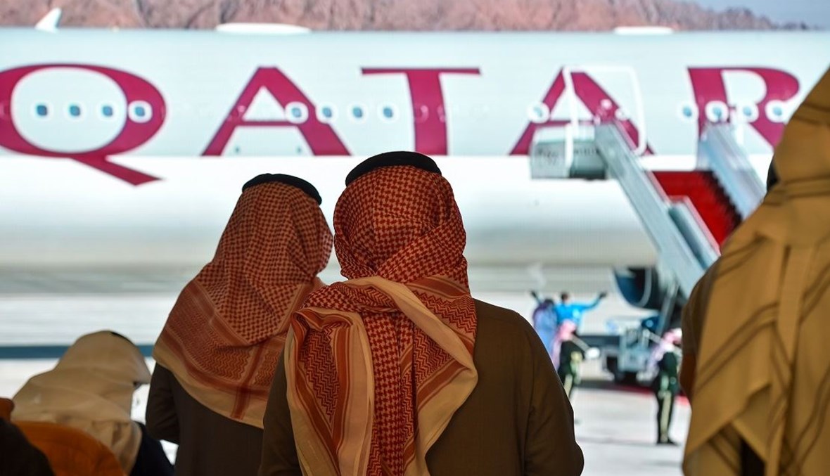 وصول الأمير القطري إلى السعودية لحضور مؤتمر العلا (أ ف ب).