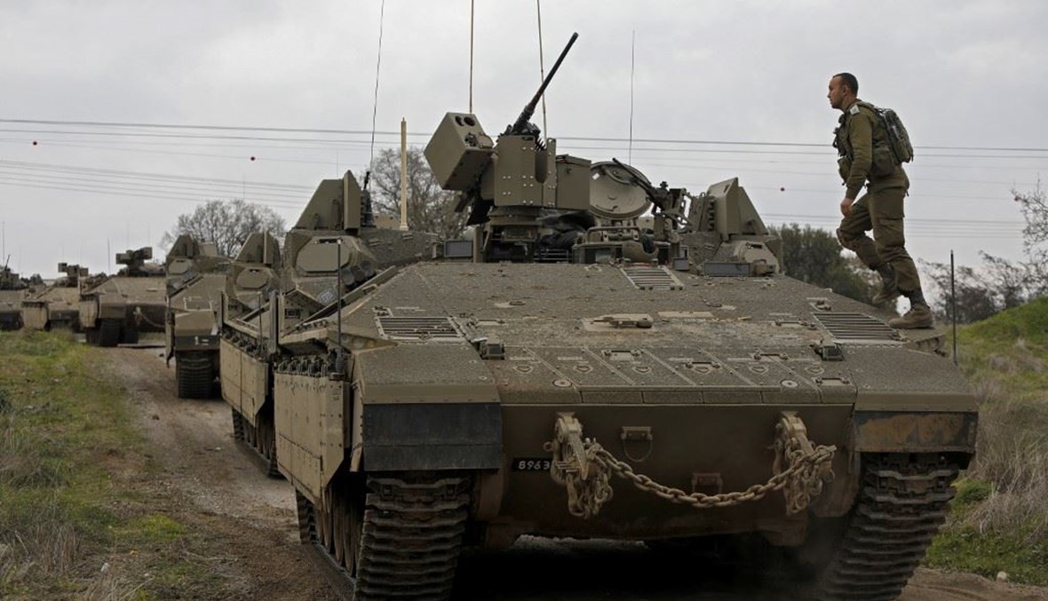 قوات إسرائيلية خلال مناورات في هضبة الجولان السورية المحتلة أمس.   (أ ف ب)