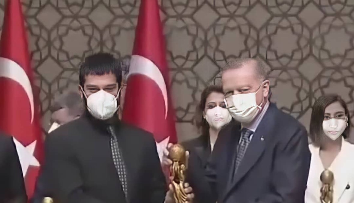 الرئيس التركي إردوغان وبوراك اوزجفيت. 
