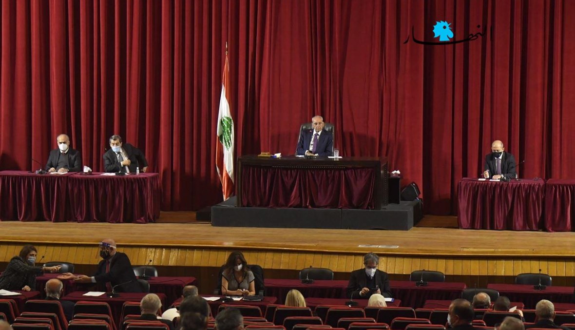 الرئيس برّي مترئساً جلسة مجلس النواب في الأونيسكو (نبيل اسماعيل).
