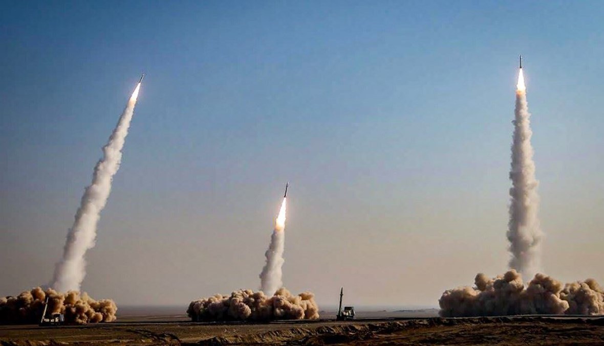 إيران تختبر صواريخ باليستية (أ ف ب).