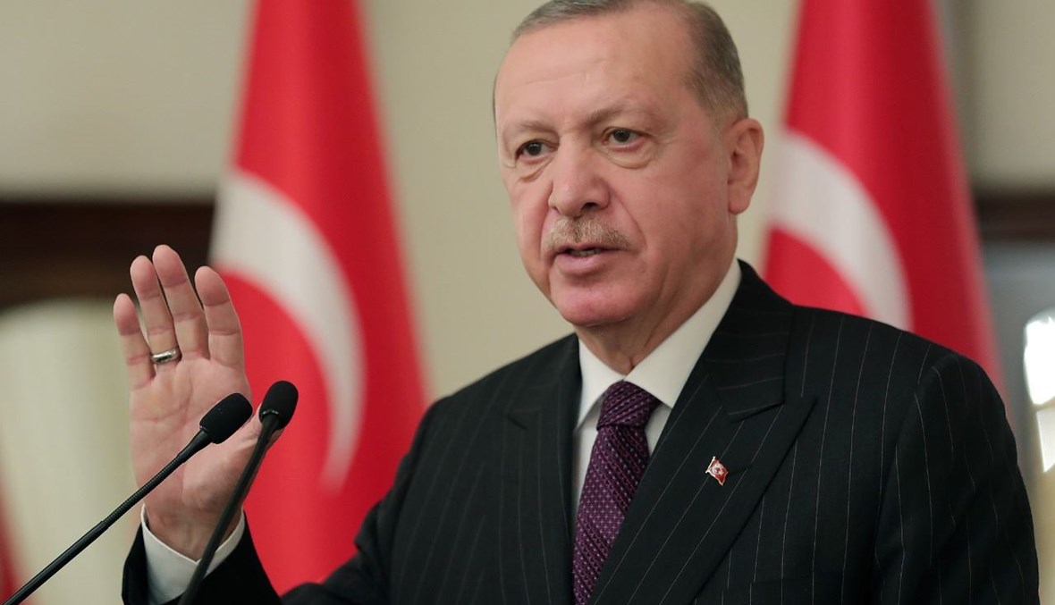 اردوغان ملقيا خطابًا خلال اجتماع بسفراء الاتحاد الأوروبي في أنقرة (12 ك2 2021، أ ف ب). 