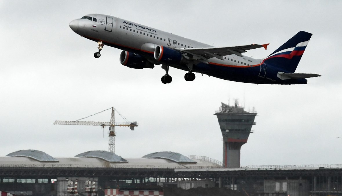 طائرة روسية تُقلع من مطار موسكو (أ ف ب).