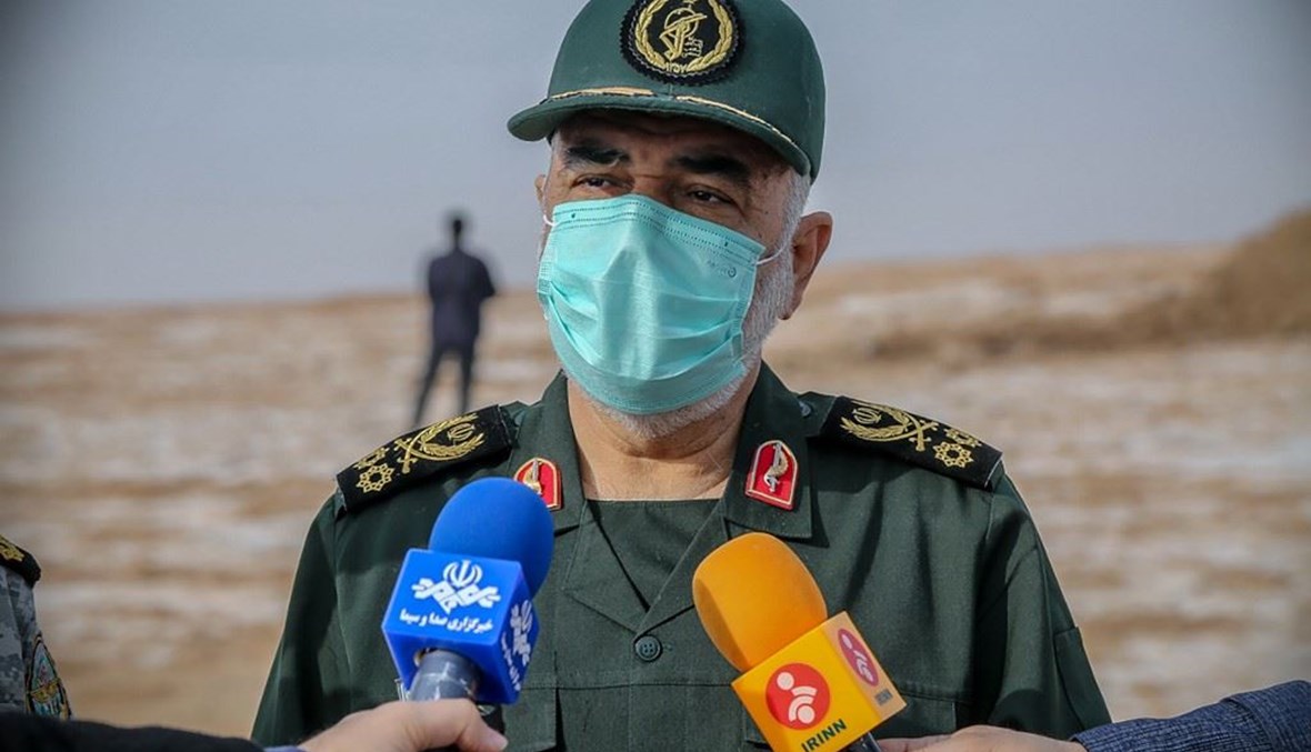 قائد الحرس الثوري الايراني الجنرال حسين سلامي يتحدث خلال مناورات عسكرية بوسط إيران السبت.(أ ف ب)