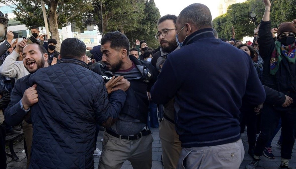 تظاهرات في تونس تطالب بإطلاق موقوفين وتنتقد الطبقة السياسية "العاجزة"