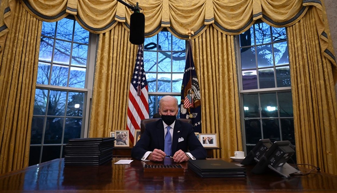 الرئيس الأميركي جو بايدن في المكتب البيضاوي في البيت الأبيض (أ ف ب).