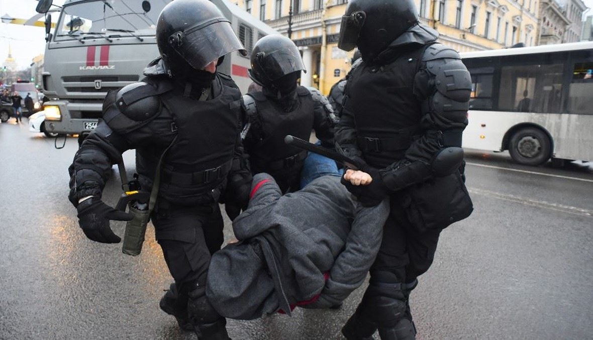اعتقالات في روسيا (أ ف ب).