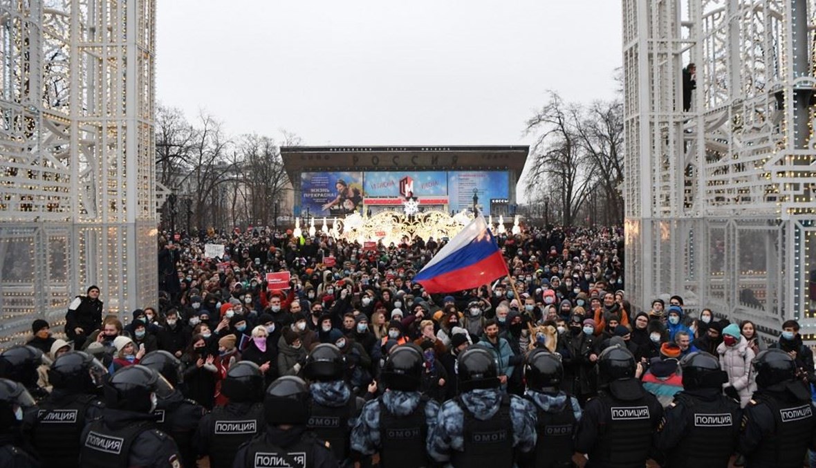 حشود مؤيدة لنافالني في العاصمة الروسية موسكو يوم السبت (أ ف ب).
