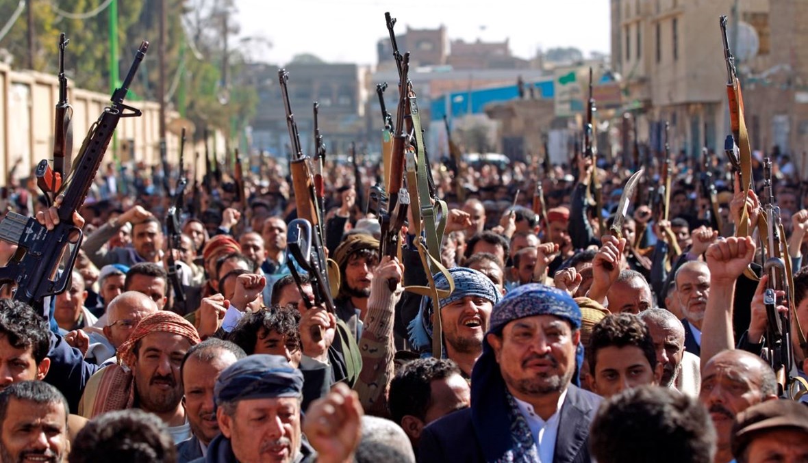أنصار للحوثيين يتظاهرون في صنعاء، رفضا للقرار الاميركي (20 ك2 2021، أ ف ب).