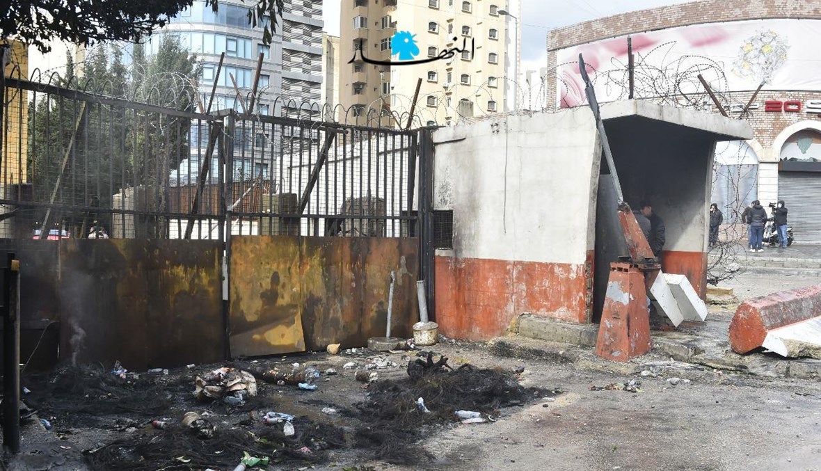 الأضرار أمام سرايا طرابلس (حسام شبارو). 