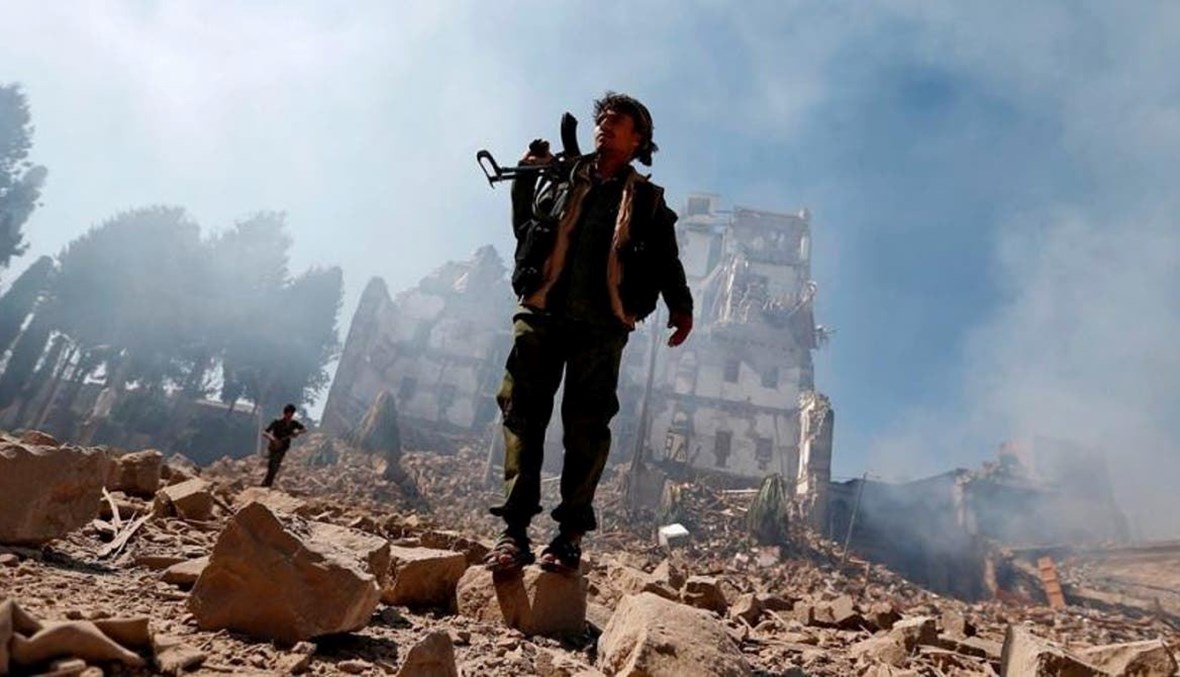 مقاتل في ساحة المعارك اليمنية. (الصورة عن "أ.ف.ب"). 