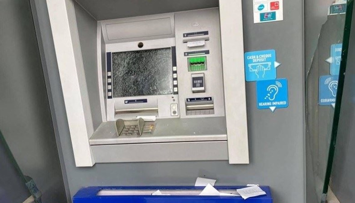  إطلاق نار على آلة سحب ATM 