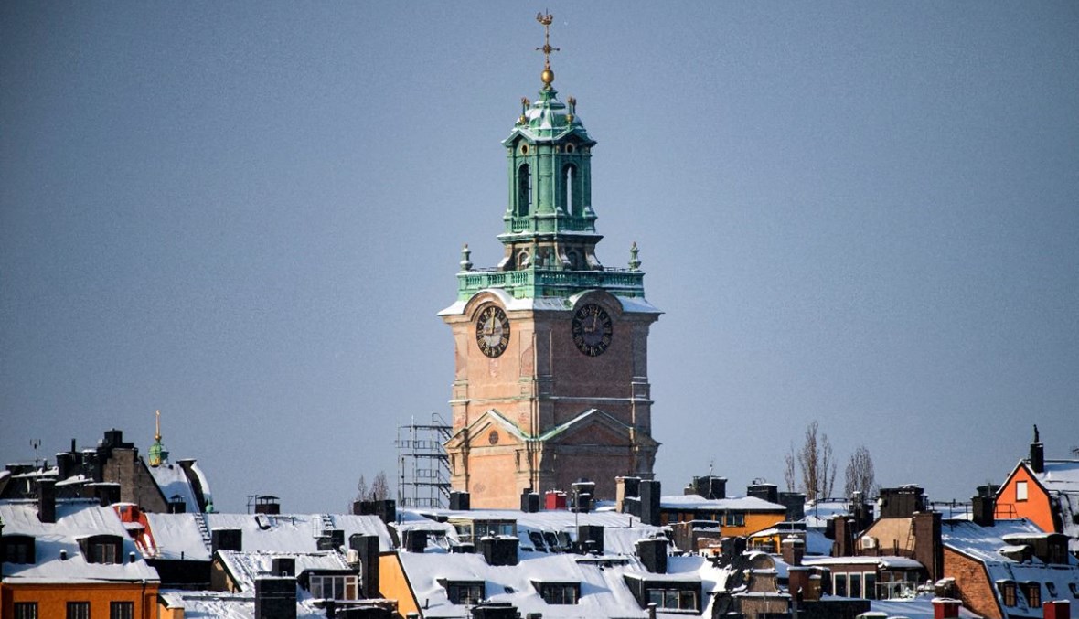 مدينة ستوكهولم القديمة تحت الثلوج في السويد (4 شباط 2021، أ ف ب). 