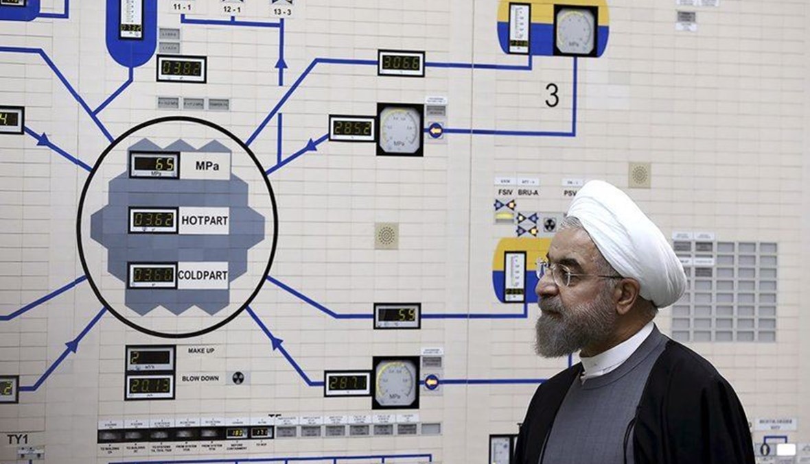 الرئيس الإيراني حسن روحاني زائراً مركز بوشهر النووي سنة 2015 - "أ ب"