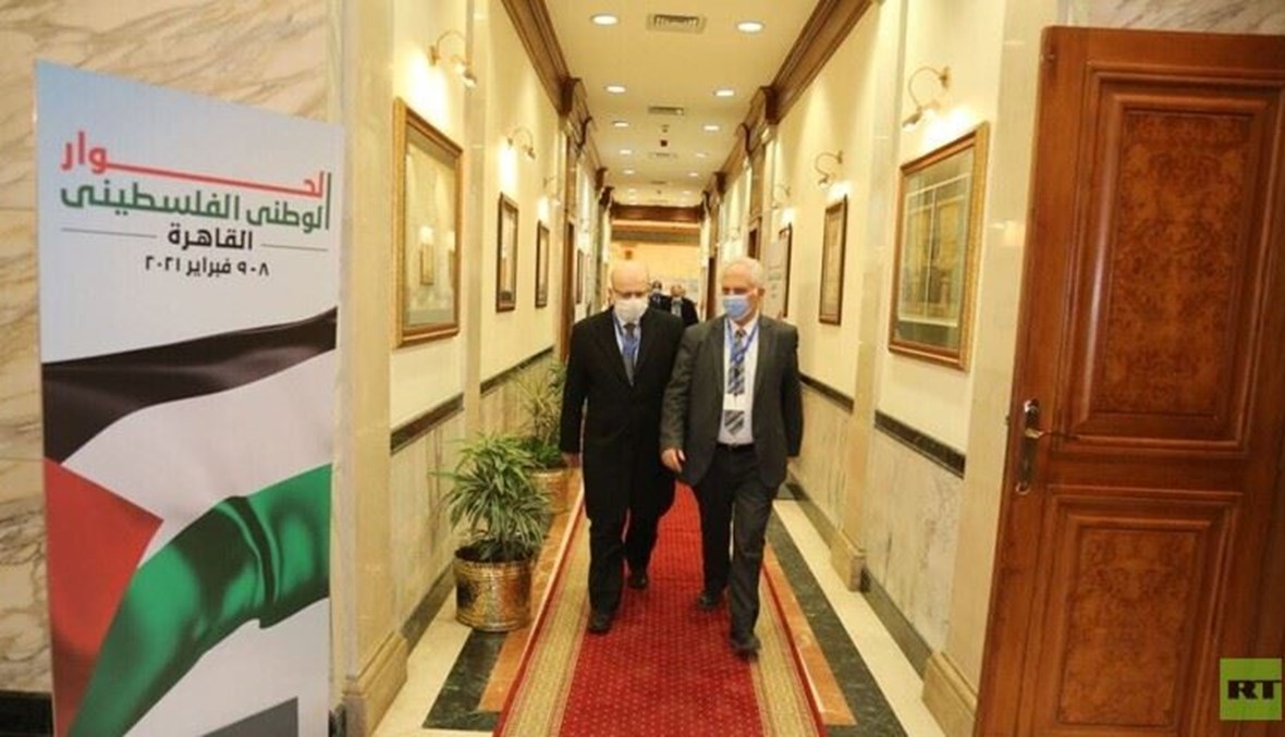 وفدا "فتح" و"حماس" في القاهرة أمس.