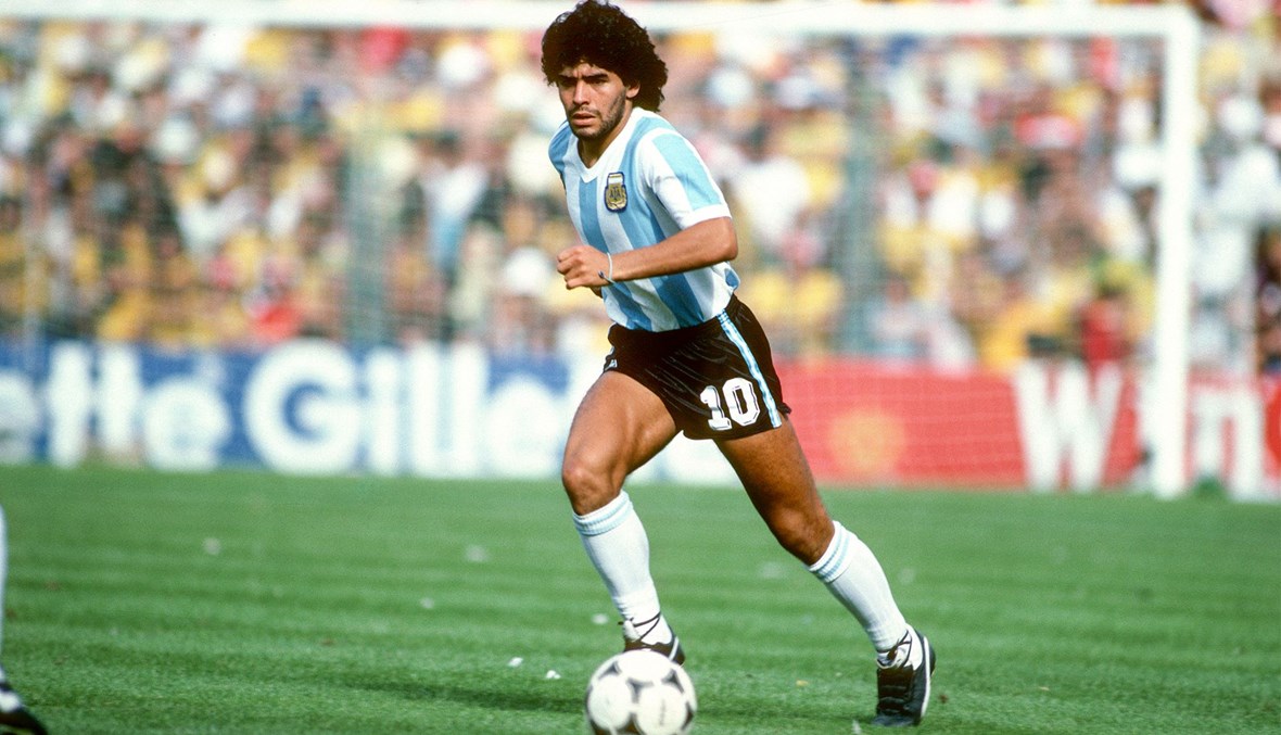 صورة للاعب الأرجنتيني دييغو مارادونا