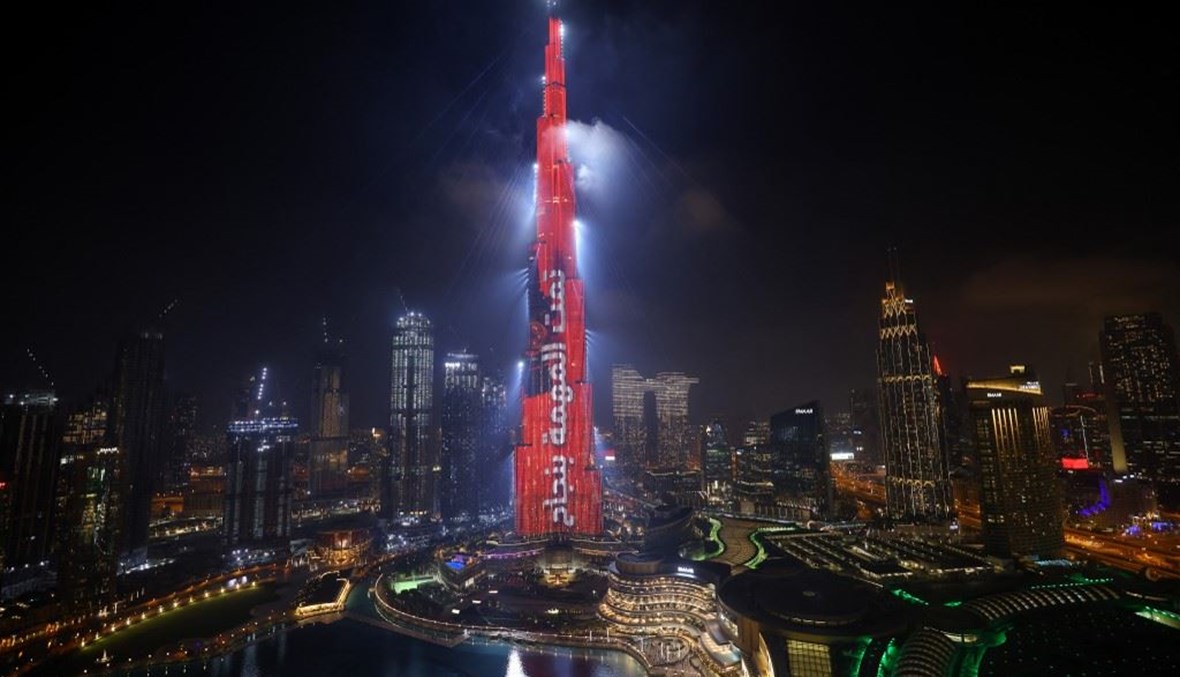 برج خليفة يحتفل بنجاح مهمة "مسبار الأمل" (أ ف ب).