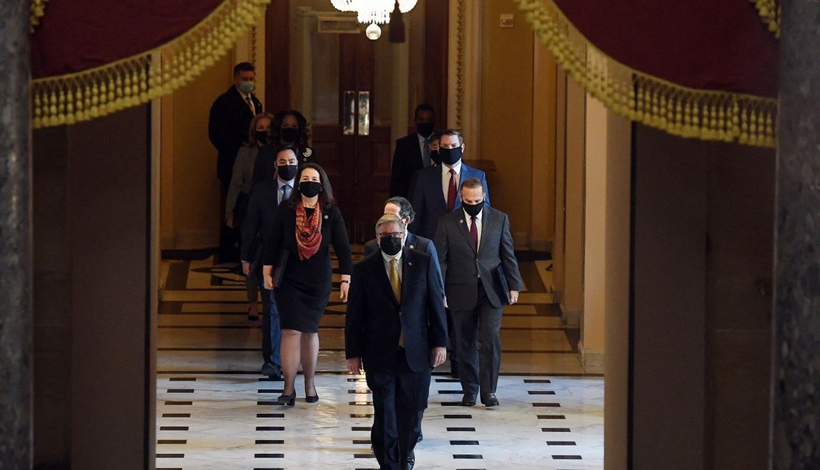 وصول أعضاء الكونغرس إلى مبنى الكابيتول (أ ف ب).
