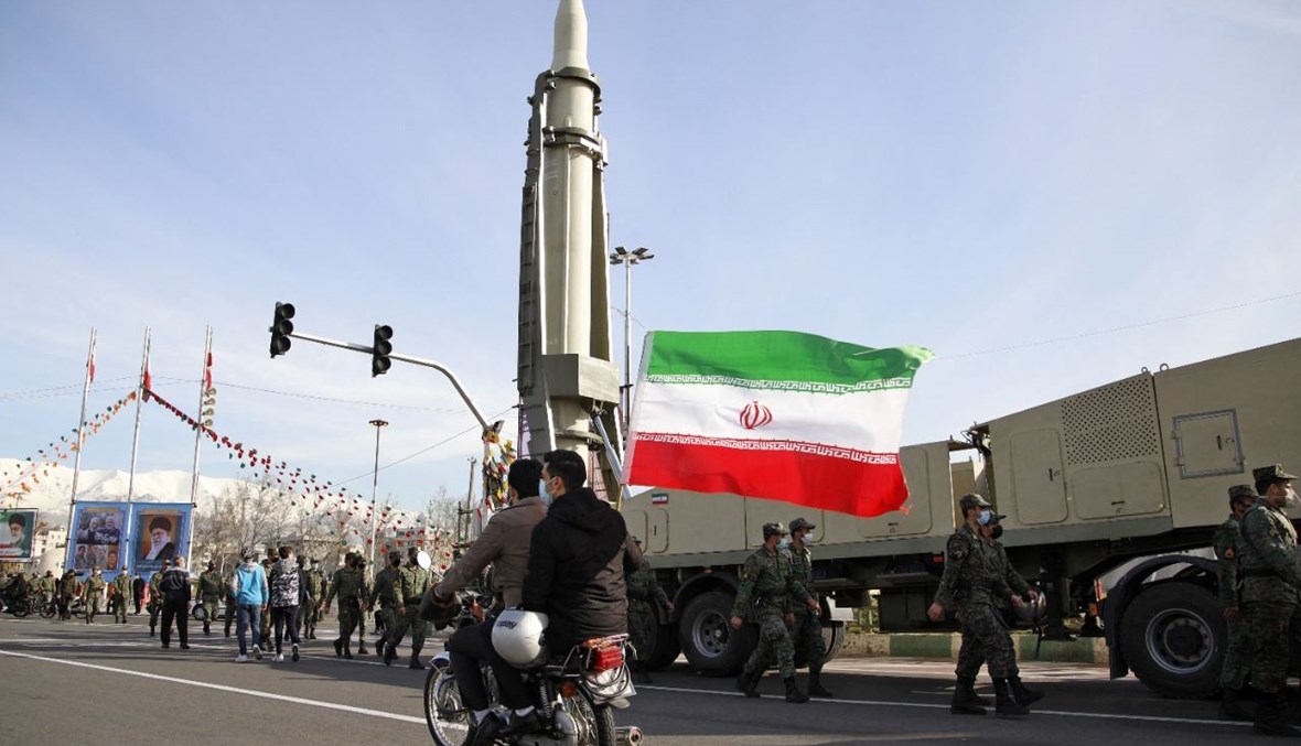 إيرانيون يحتفلون في ميدان آزادي في طهران بالذكرى الـ42 للثورة الإسلامية عام 1979 (10 شباط 2021، أ ف ب).