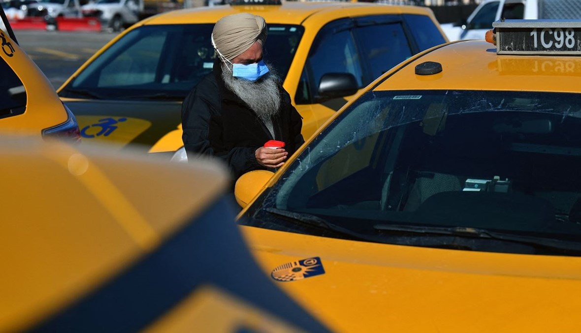 سيارات الأجرة الصفراء تصطفّ في مرأب في نيويورك في انتظار الزبائن (أ ف ب).
