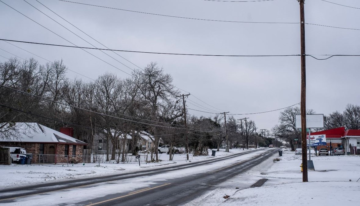 الثلج يغطي الشوارع في واكو بتكساس (17 شباط 2021، أ ف ب). 