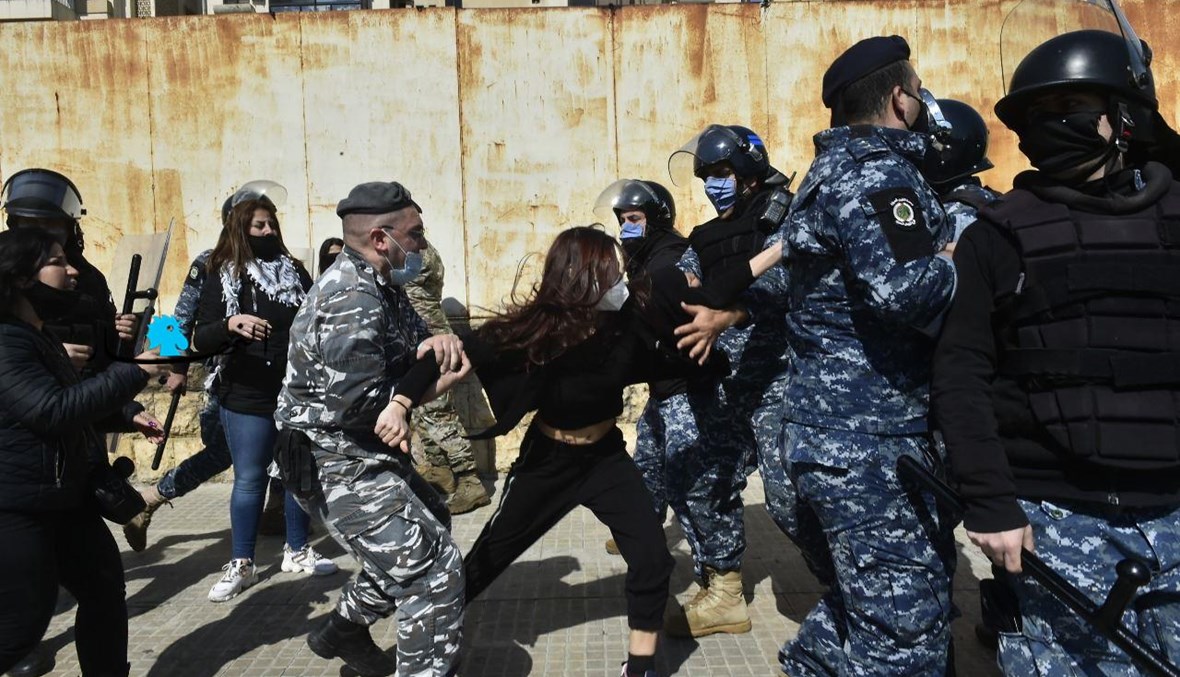 تحرك أمام المحكمة العسكرية من قبل أهالي الموقوفين على خلفية أحداث طرابلس (تصوير حسام شبارو).