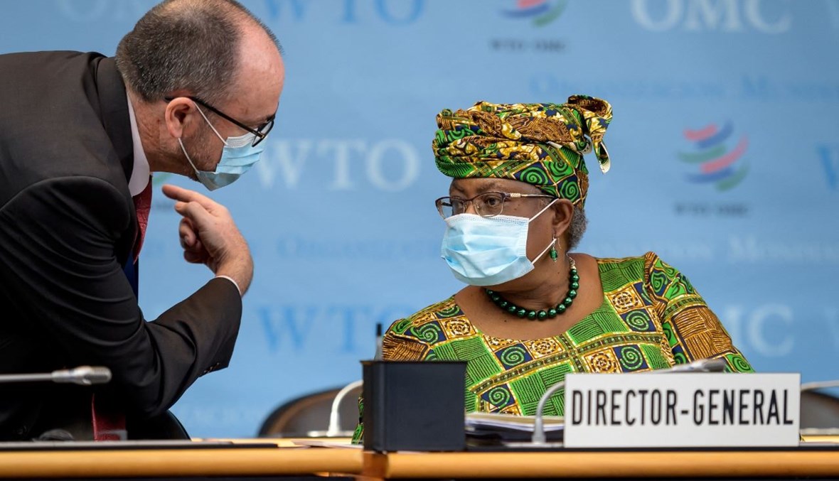 المديرة العامة لمنظمة التجارة العالمية نغوزي أوكونجو- إيويالا خلال جلسة للمجلس العام للمنظمة في مقرها في جنيف (1 آذار 2021، أ ف ب). 