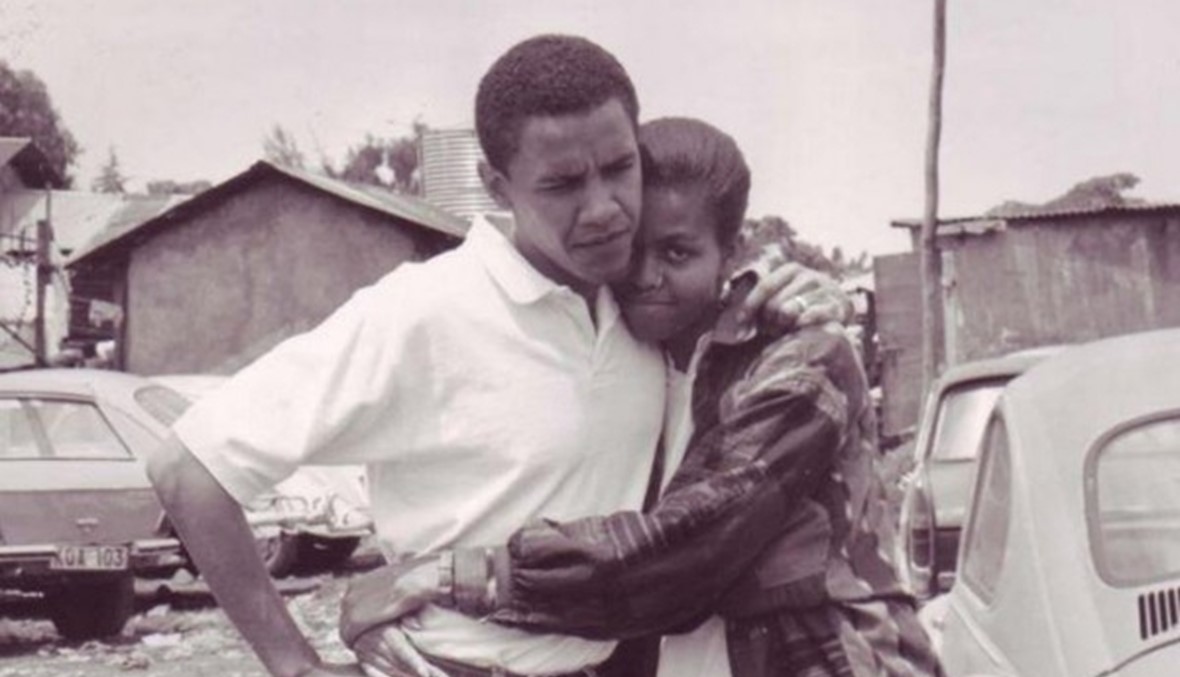 أوباما وزوجته في صورة تاريخية 