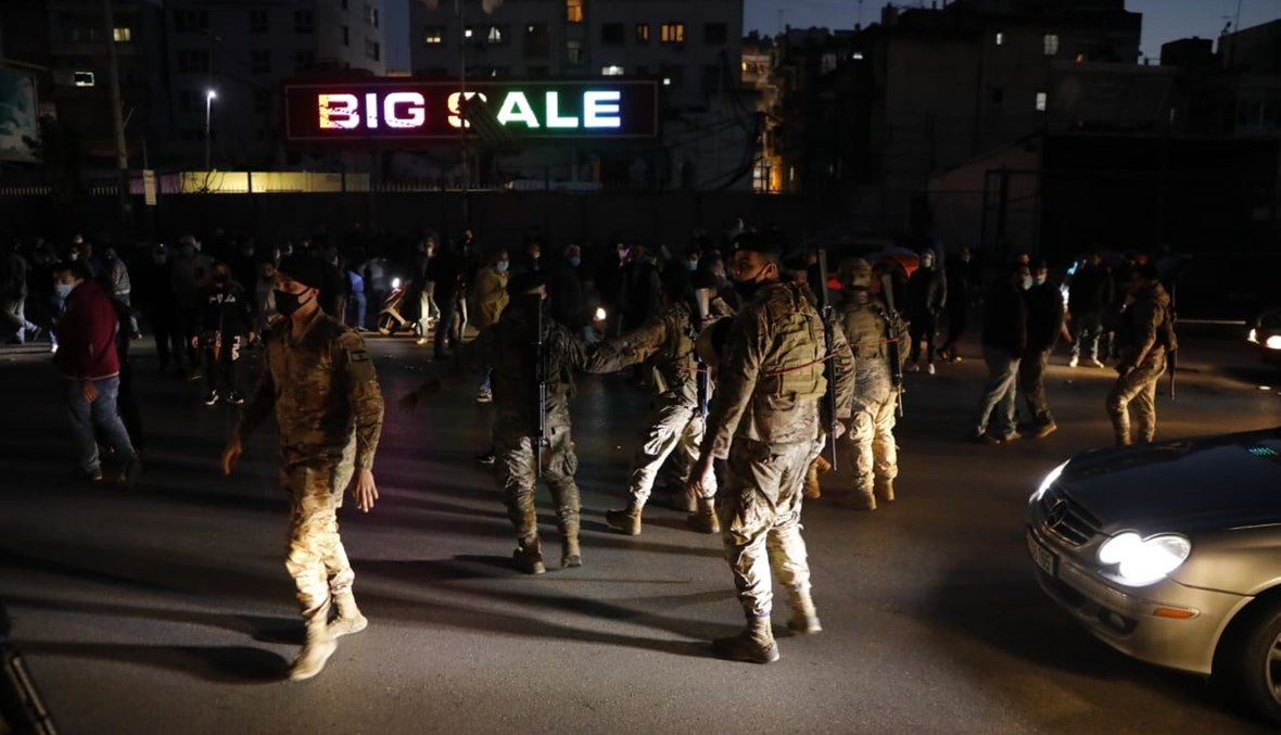 بالصور- المشهد في الدورة... قطع طرق، زحمة والجيش يفتح الطريق