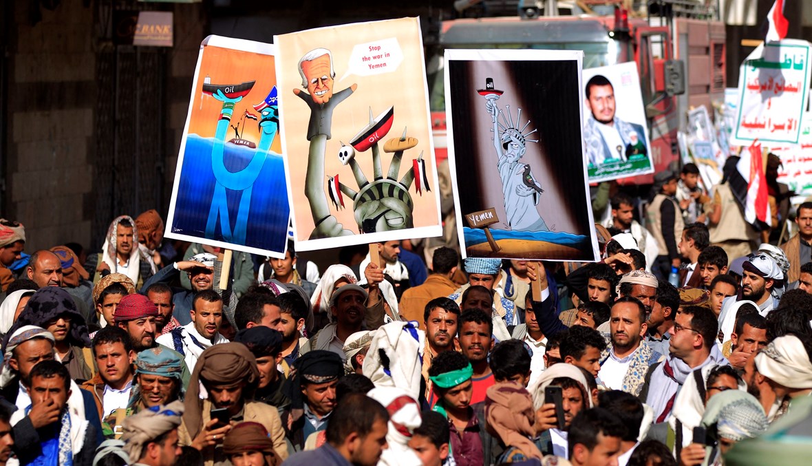 تظاهرة لمناصري الحوثيين احتجاجاً على حصار التحالف على اليمن (أ ف ب).