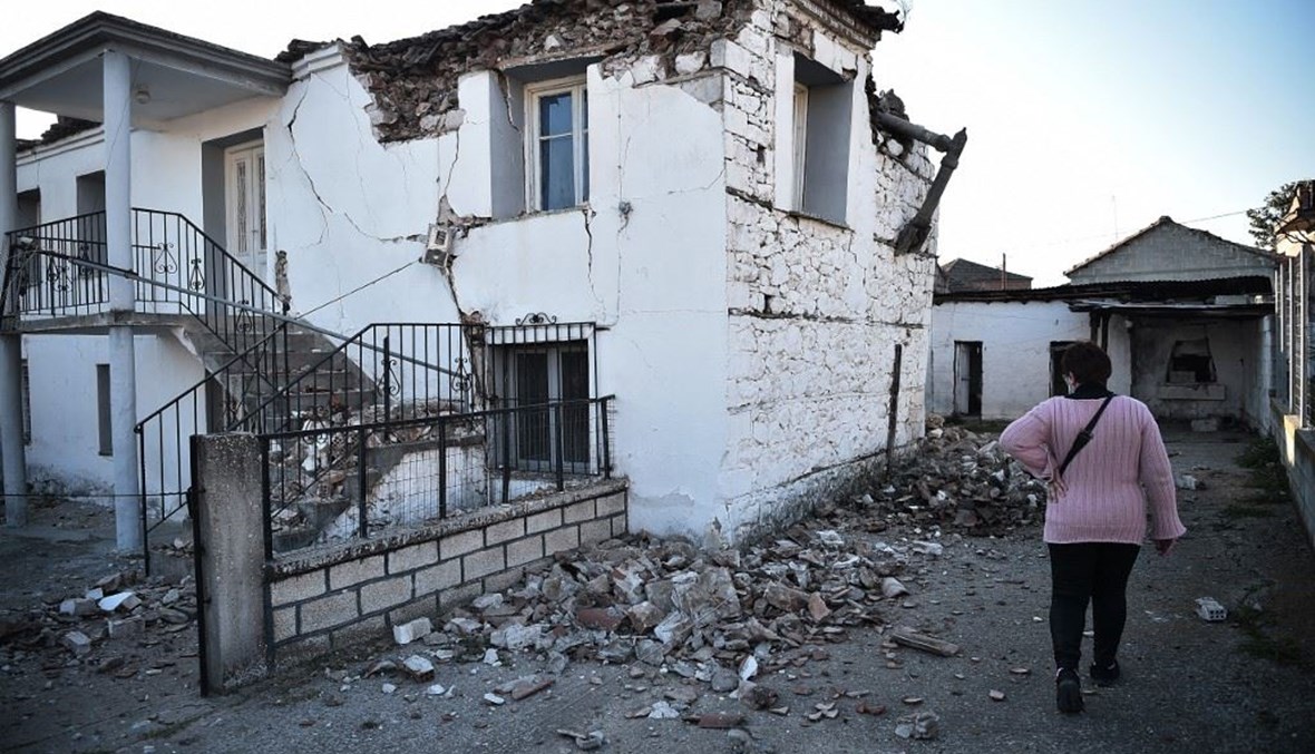 اضرار في المباني باليونان (ا ف ب)