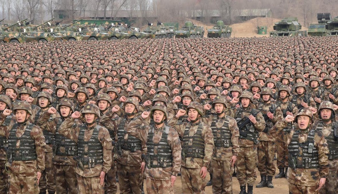 صورة لجنود الجيش الصيني