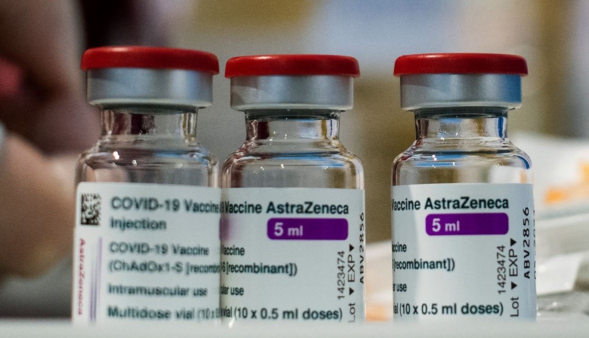 جرعات من لقاح استرازينيكا للاستخدام خلال حملة تطعيم في مركز تلقيح في مطار فيوميتشينو في روما (11 شباط 2021، أ ف ب). 