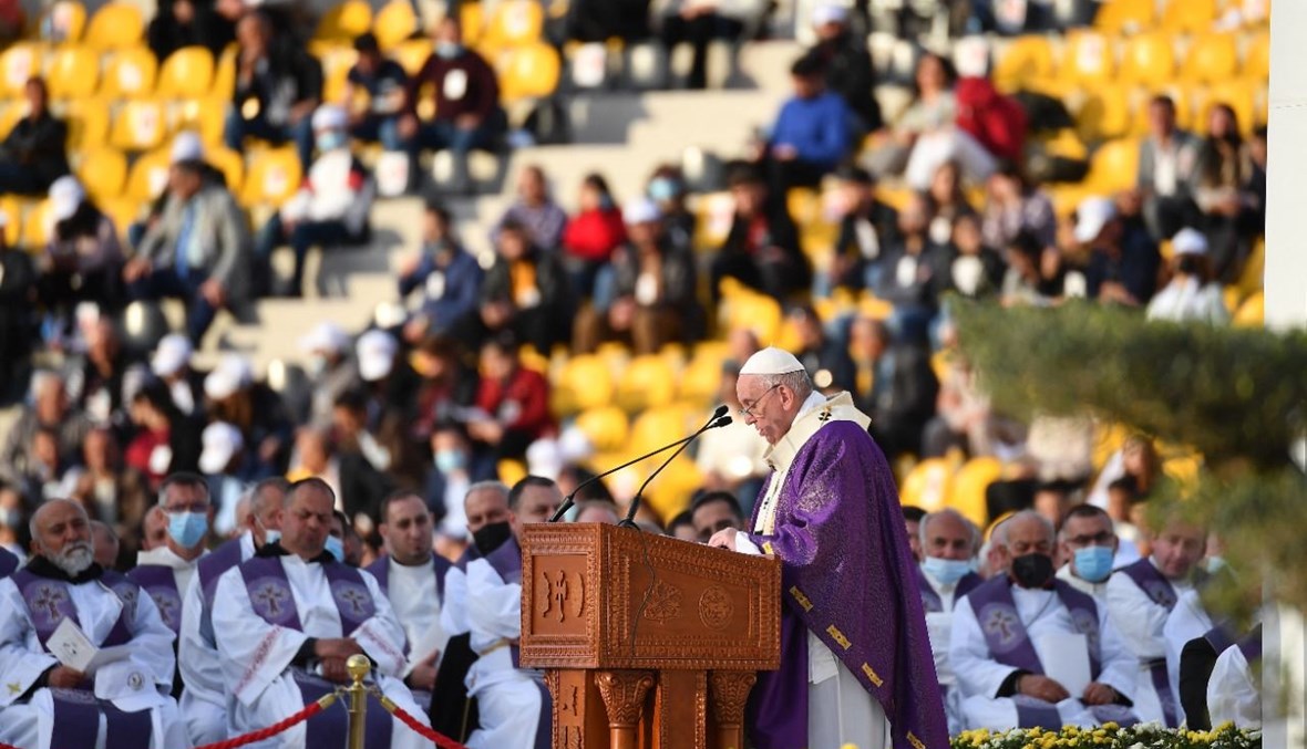 البابا فرنسيس ملقيا عظة خلال القداس الاحتفالي في ملعب فرانسو الحريري في إربيل (7 آذار 2021، أ ف ب). 